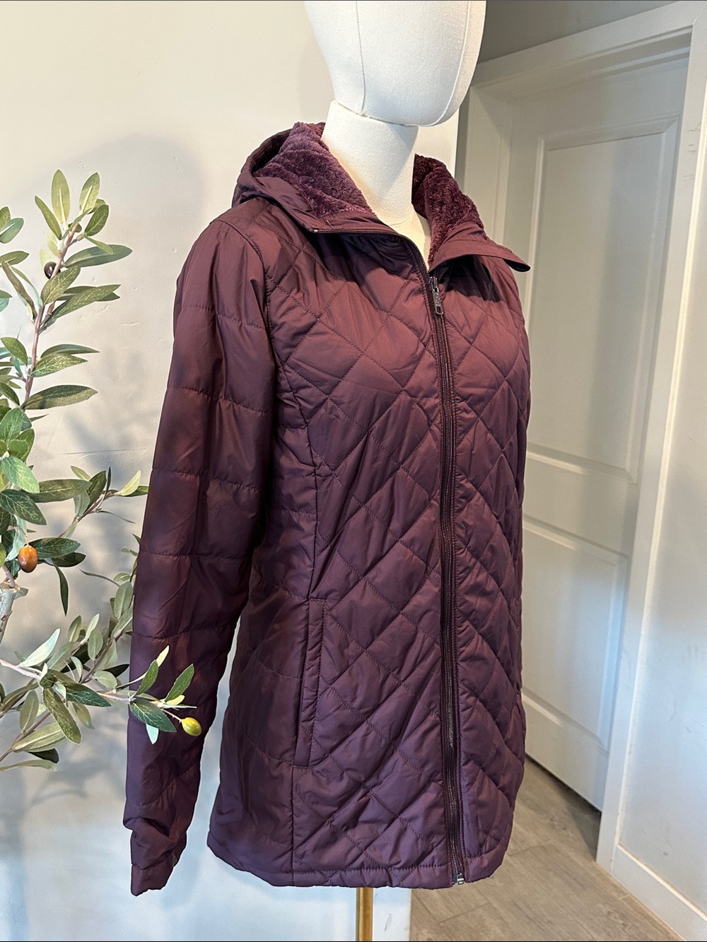 Columbia Women’s Quilted Insulated Mid-Length Hooded Jacket New!